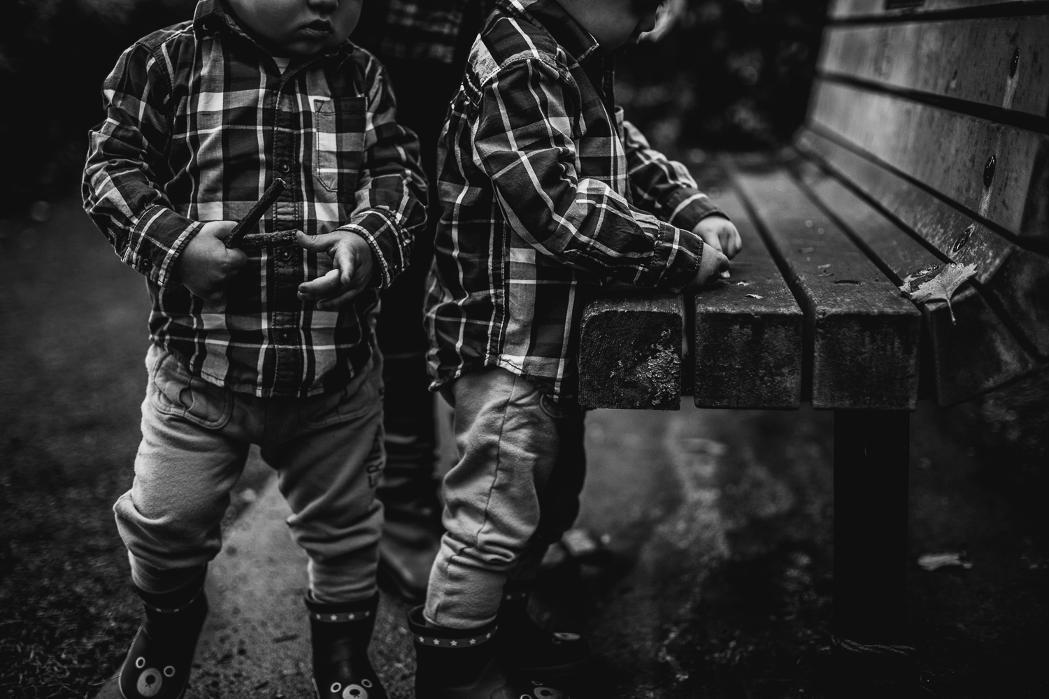 saracannonphoto.victoria.bc.photography.lifestyle.portraits.twins.family-2.jpg