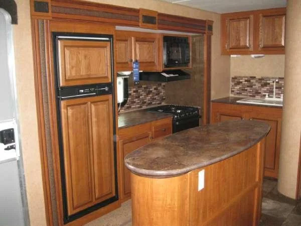 jayco33bhts_kitchen.jpeg