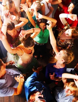 dancing-at-nightclub-bar.jpg
