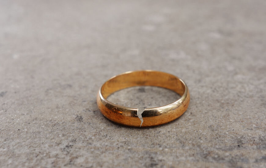 cracked-wedding-ring-infidelity.jpg