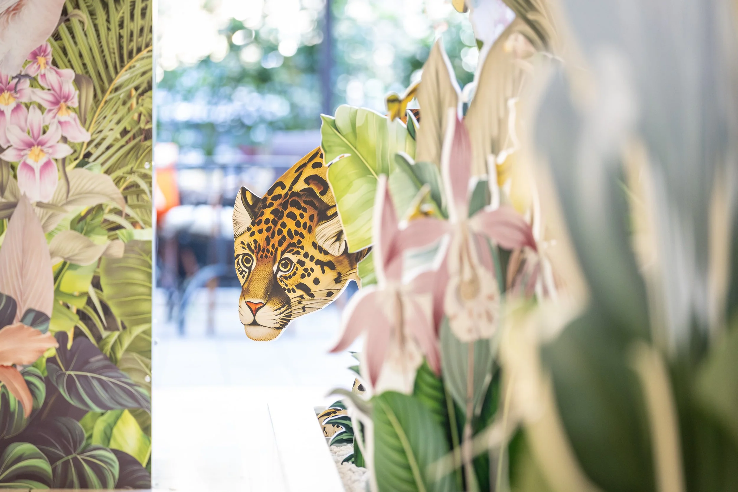 Clare Celeste-2026-026-sevens, Düsseldorf immersive-jungle-art-luxury-shopping-center-2026-25.jpg