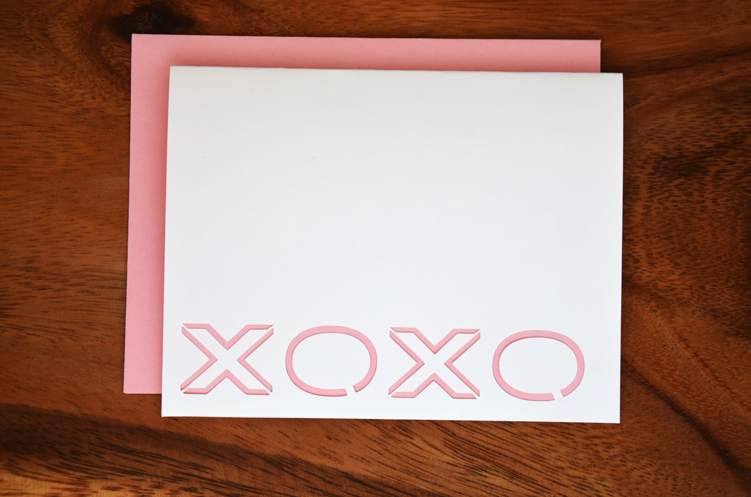 XOXOLtPink.jpg