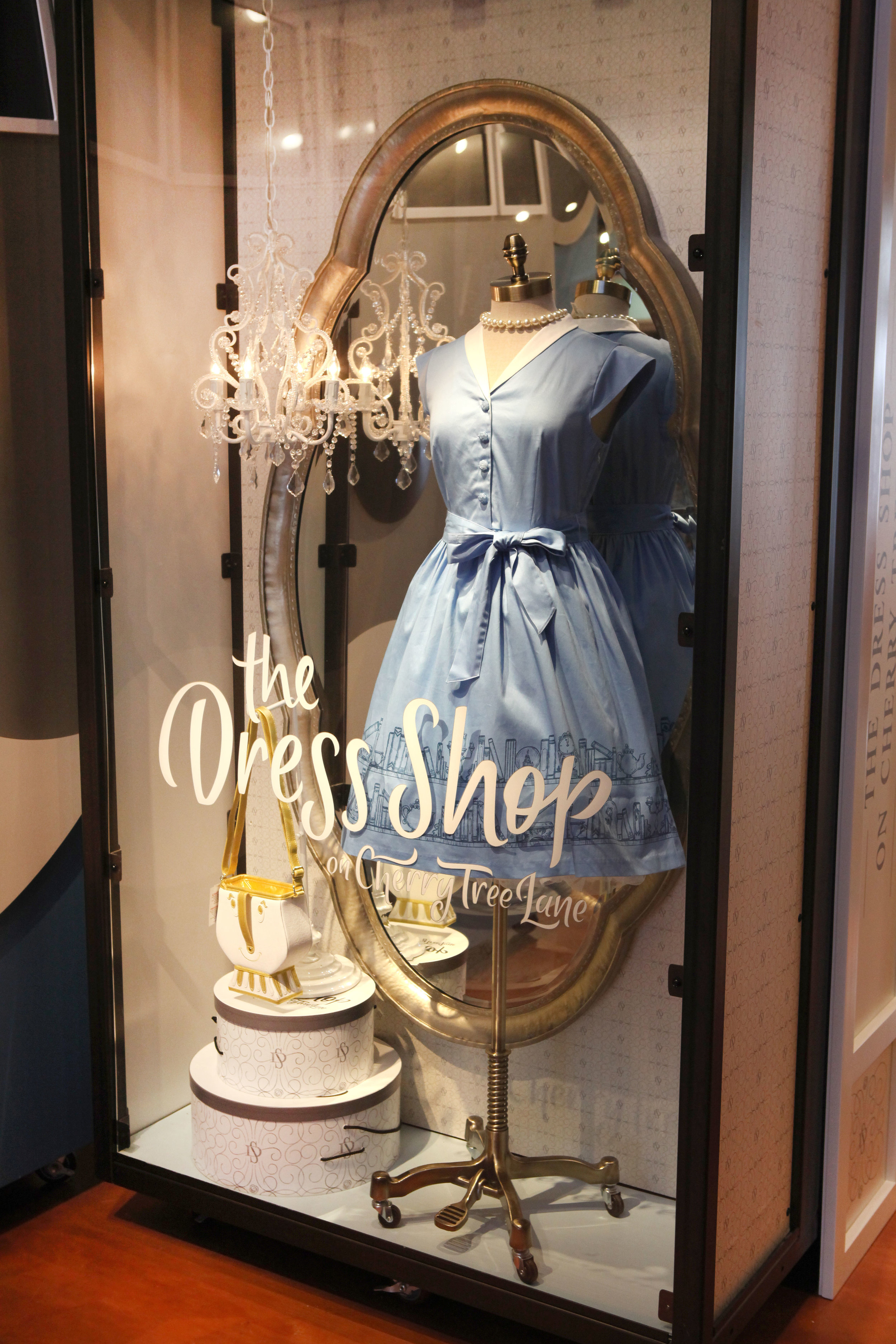 Image courtesy of Disney Theme Park Merchandise