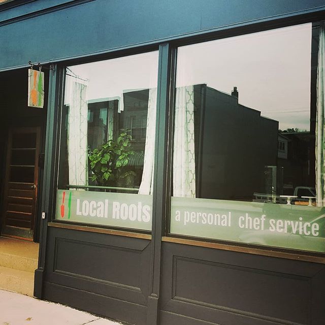 We are hiring!

Part Time Sous Chef- Morning &amp; Afternoons

Must have professional kitchen experience and/or culinary arts/hospitality  degree.

If interested please email resume to localroots.chef@yahoo.com