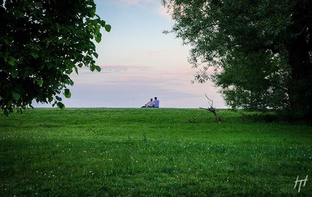 Took this in #chicago years back. One of my favorites and I never posted it. 
Always fascinated me how alone you could find yourself in such a jam-packed city. Hope everyone is taking a sec this weekend to mellow out before another week gets rollin. 