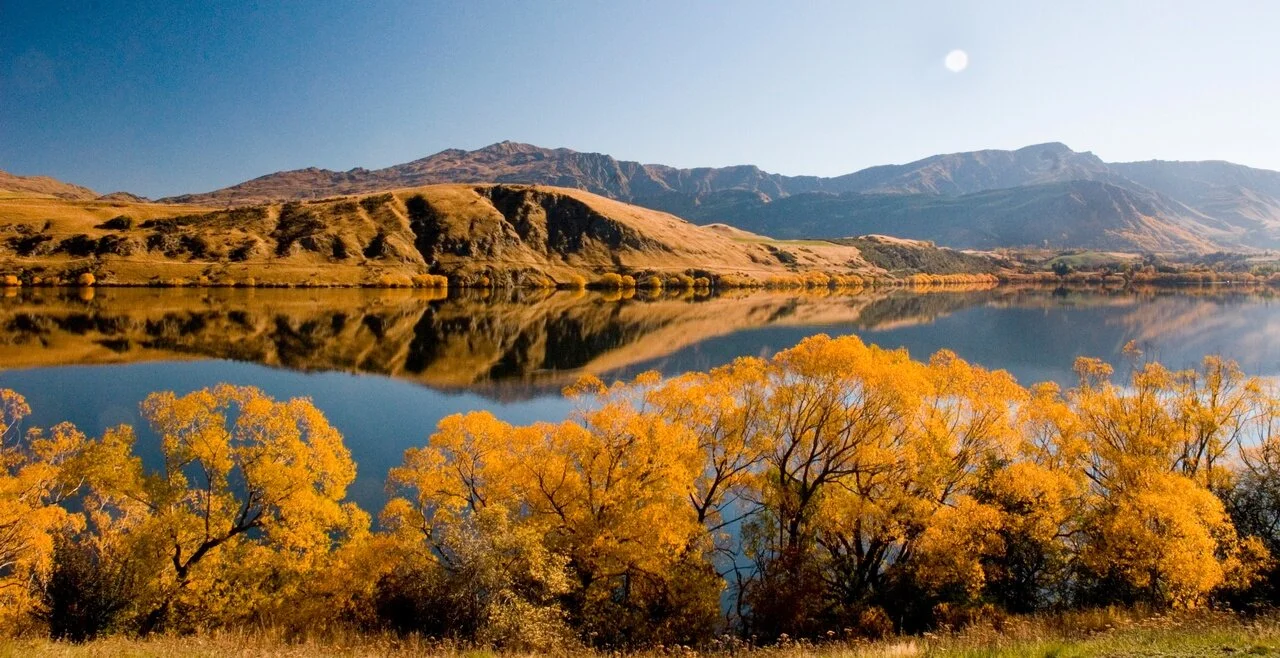 Lake Hayes in autumn.jpg