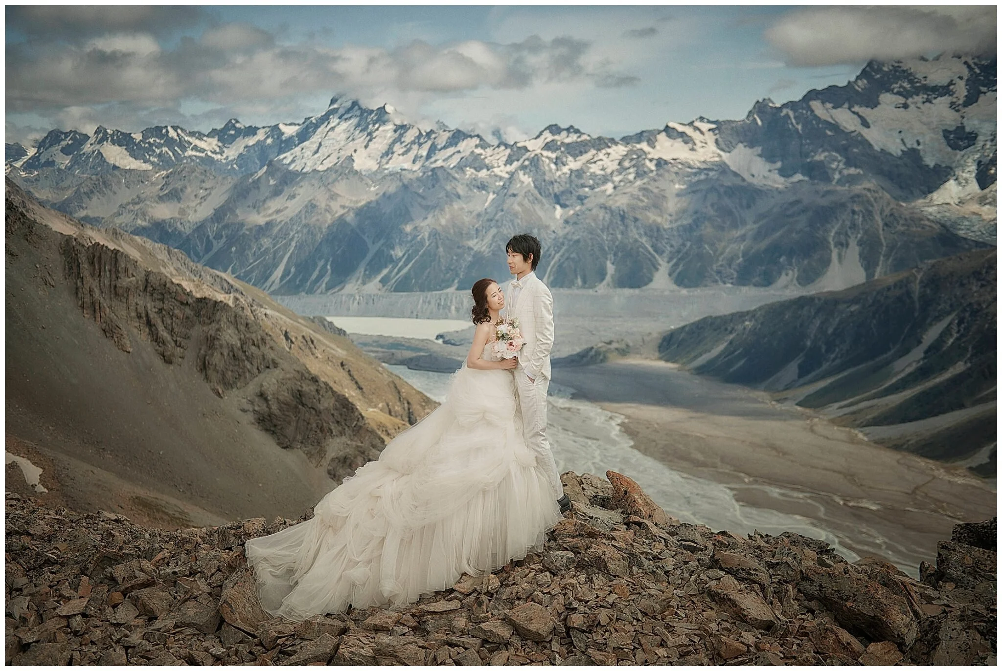  Christchurch Wedding Photographer. Destination Wedding, Elopement Wedding, Heli-Wedding, Pre-Wedding Shoot and Engagement Shoot in Christchurch, Tekapo, Mt Cook, Kaikoura and Queenstown 
