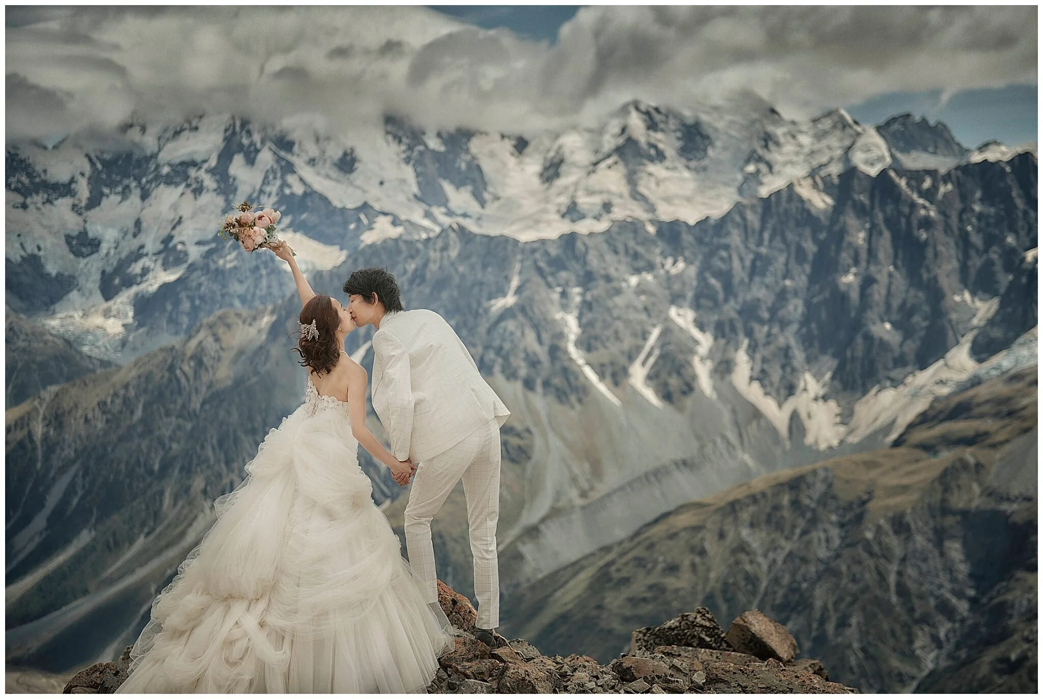  Christchurch Wedding Photographer. Destination Wedding, Elopement Wedding, Heli-Wedding, Pre-Wedding Shoot and Engagement Shoot in Christchurch, Tekapo, Mt Cook, Kaikoura and Queenstown 