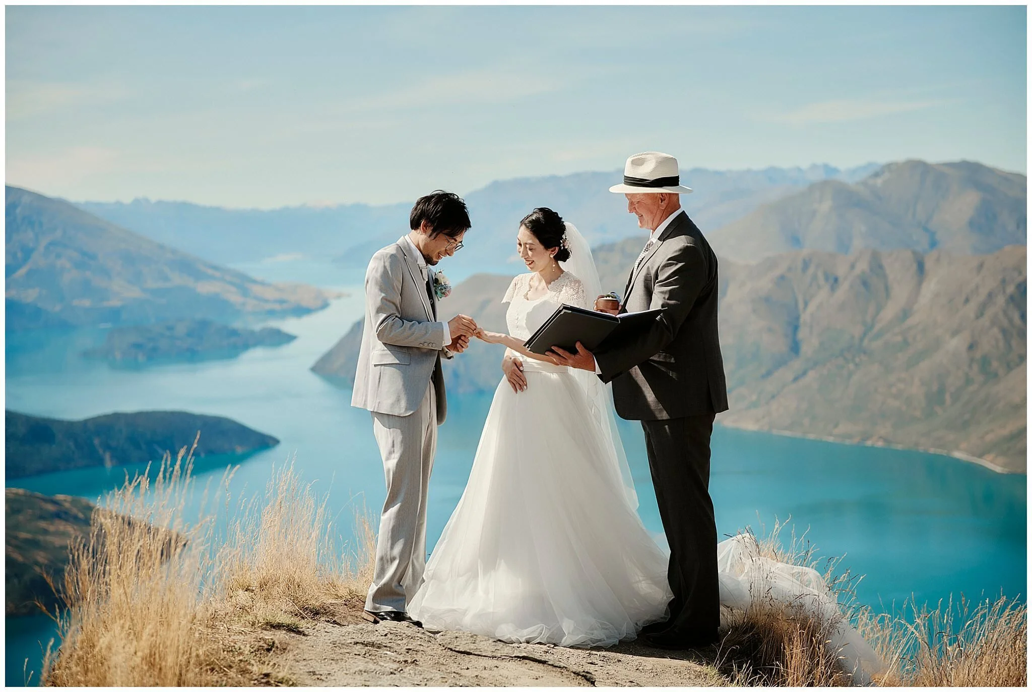 Christchurch Wedding Photographer. Destination Wedding, Elopement Wedding, Heli-Wedding, Pre-Wedding Shoot and Engagement Shoot in Christchurch, Tekapo, Mt Cook, Kaikoura and Queenstown
