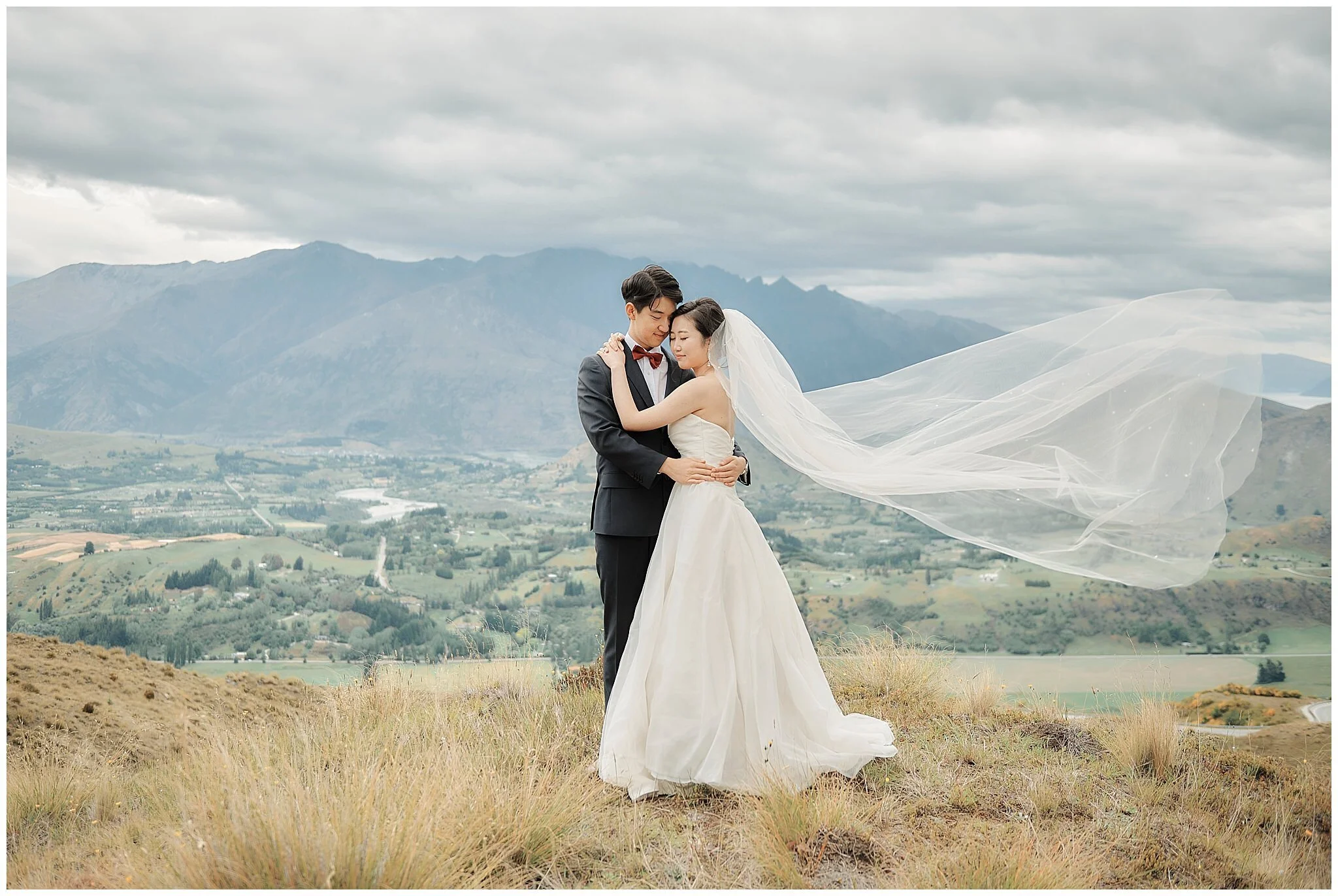 Christchurch Wedding Photographer. Destination Wedding, Elopement Wedding, Heli-Wedding, Pre-Wedding Shoot and Engagement Shoot in Christchurch, Tekapo, Mt Cook, Kaikoura and Queenstown
