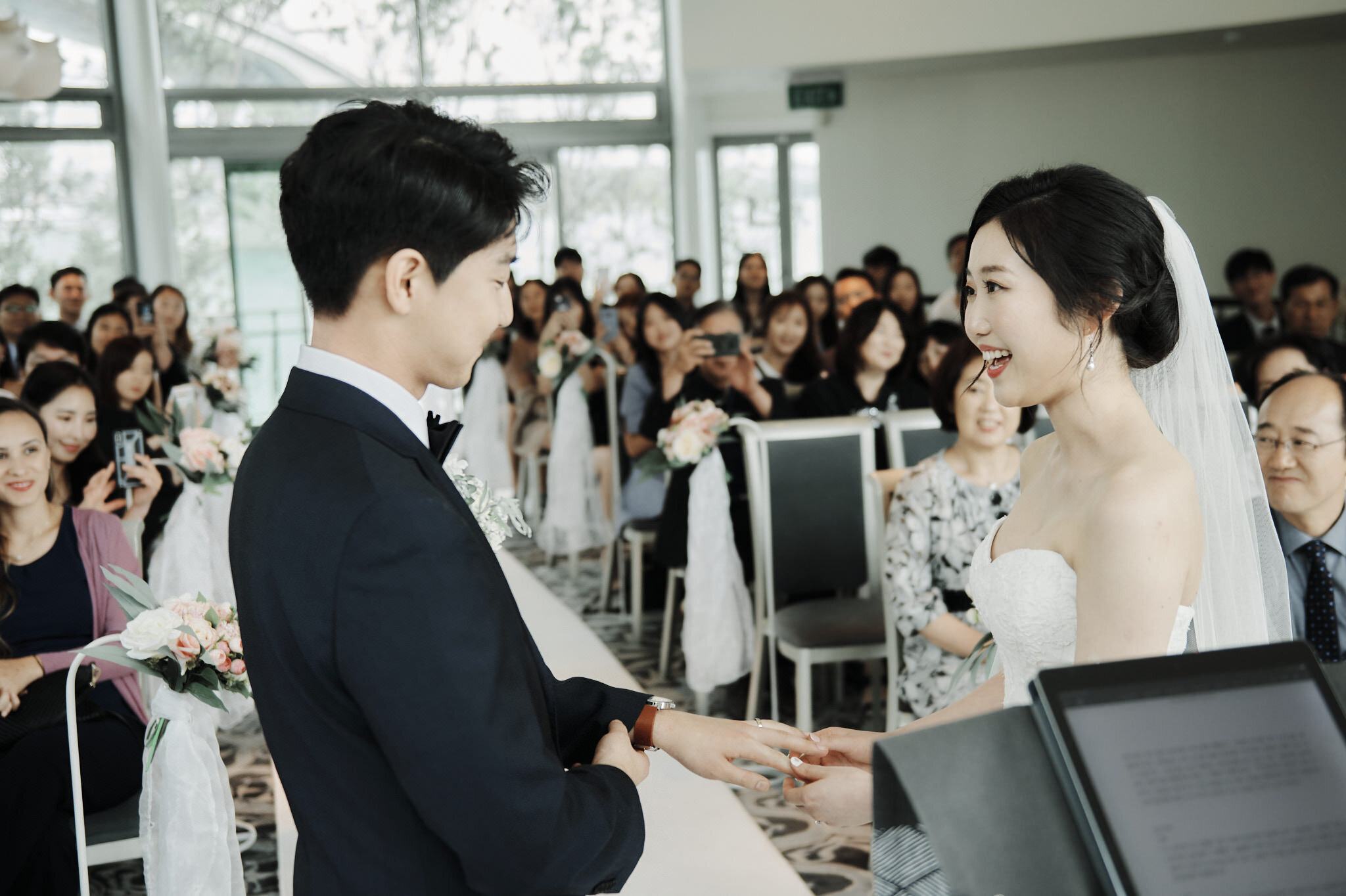 Christchurch Wedding Photographer. Destination Wedding, Elopement Wedding, Heli-Wedding, Pre-Wedding Shoot and Engagement Shoot in Christchurch, Tekapo, Mt Cook, Kaikoura and Queenstown