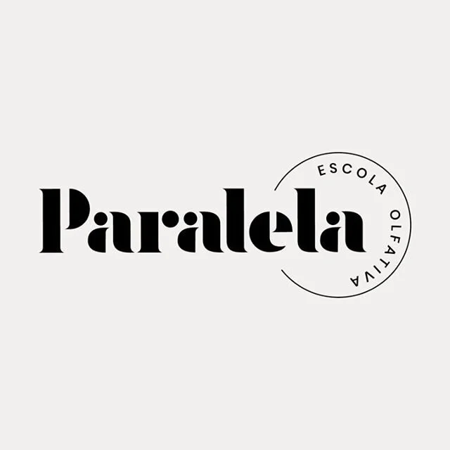 Mais um trabalho bacana que fizemos: redesenho da marca, identidade visual e desdobramentos da @paralelaescolaolfativa.

A Paralela &eacute; uma escola dedicada ao ensino, cultura, treinamento e experi&ecirc;ncias em perfumaria. Fomos procurados por 
