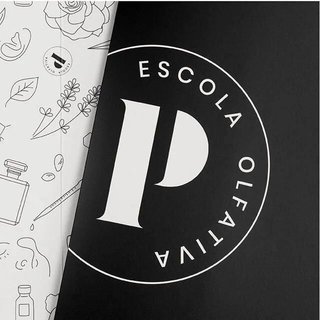Mais um trabalho bacana que fizemos: redesenho da marca, identidade visual e desdobramentos da @paralelaescolaolfativa.

A Paralela &eacute; uma escola dedicada ao ensino, cultura, treinamento e experi&ecirc;ncias em perfumaria. Fomos procurados por 