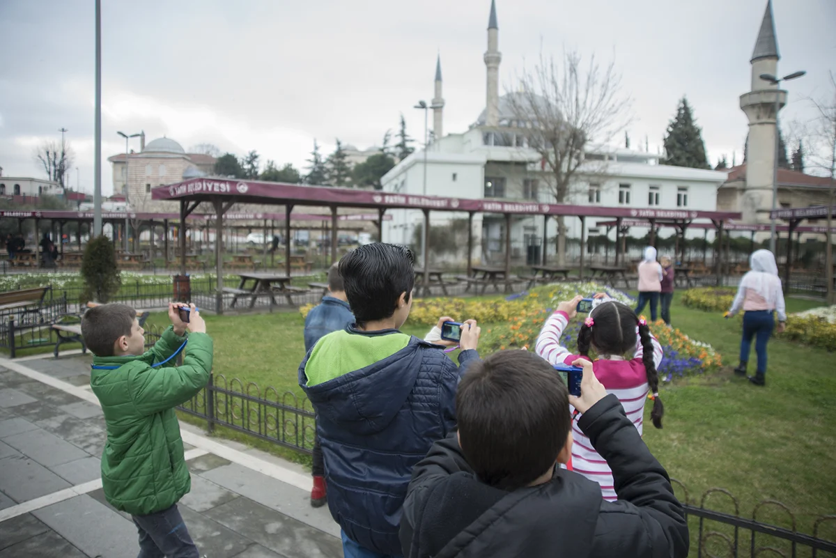Students take images around the city during Snapshot Project Istanbul, 2016. 