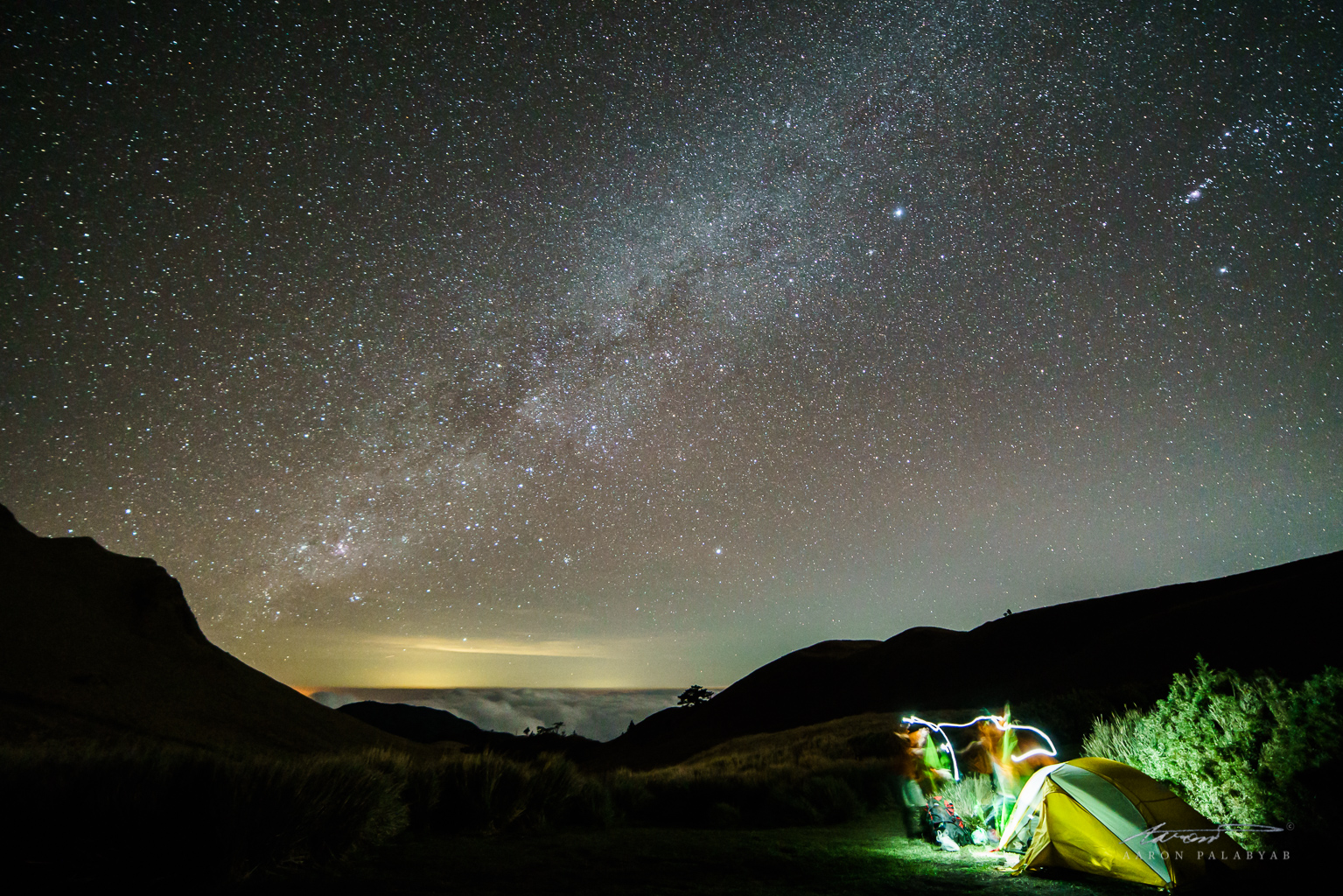The Milky Way beginning to be visible, with Orion shining brightly at top right. On the horizon, you can see a sea of clouds, obscuring where you would be able to see Mt. Ugo. 24mm f/1.4 | 20s | ISO 6400
