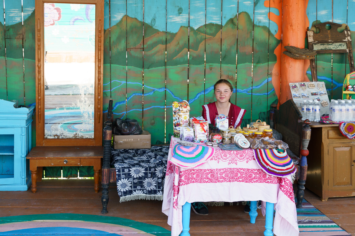 A pleasant face greeting our arrival at the Old Believer village