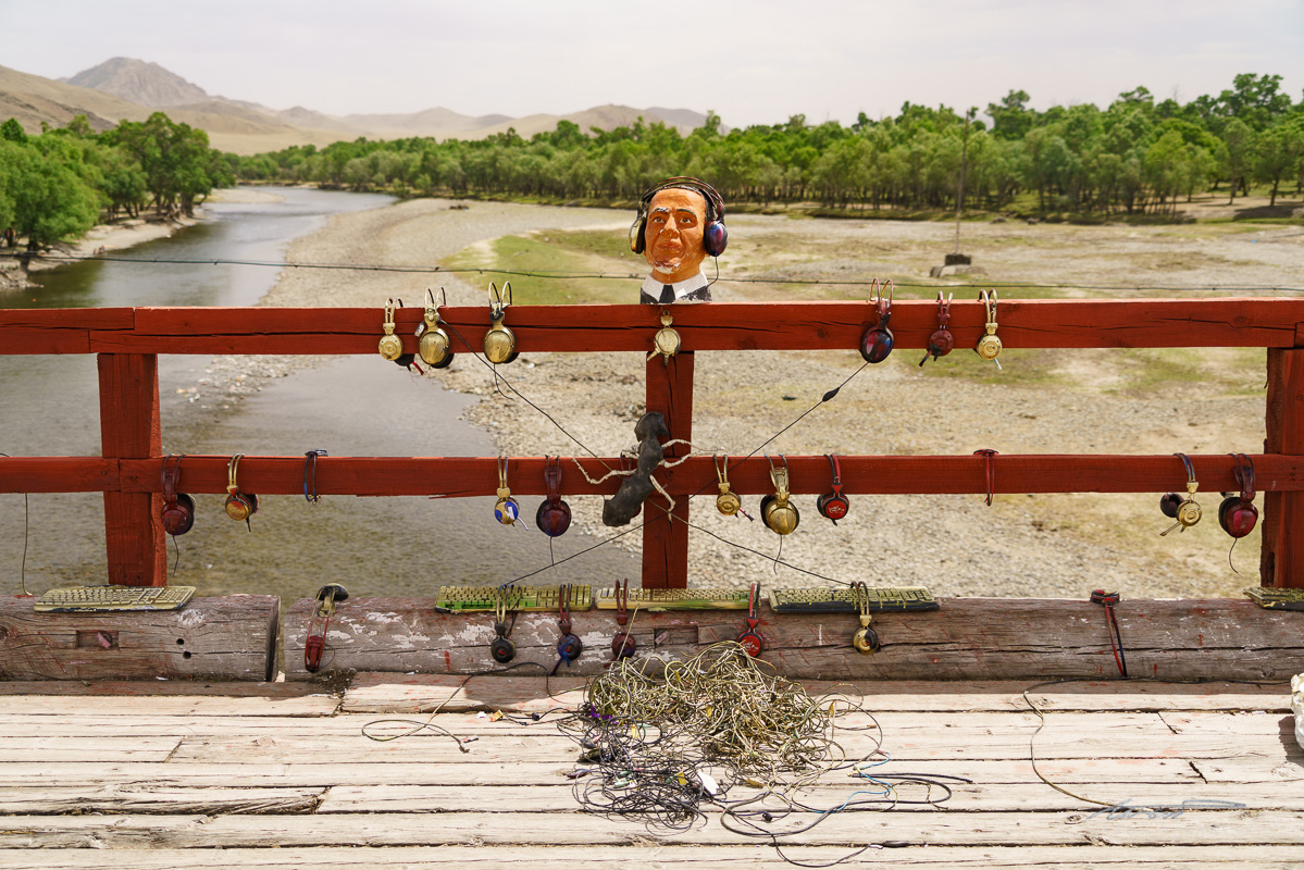 A bizarre art installation on the bridge