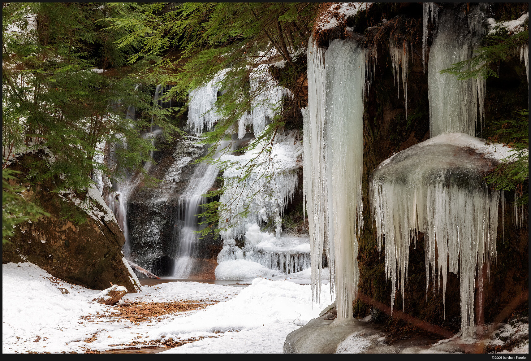 side_falls_icicles2.jpg