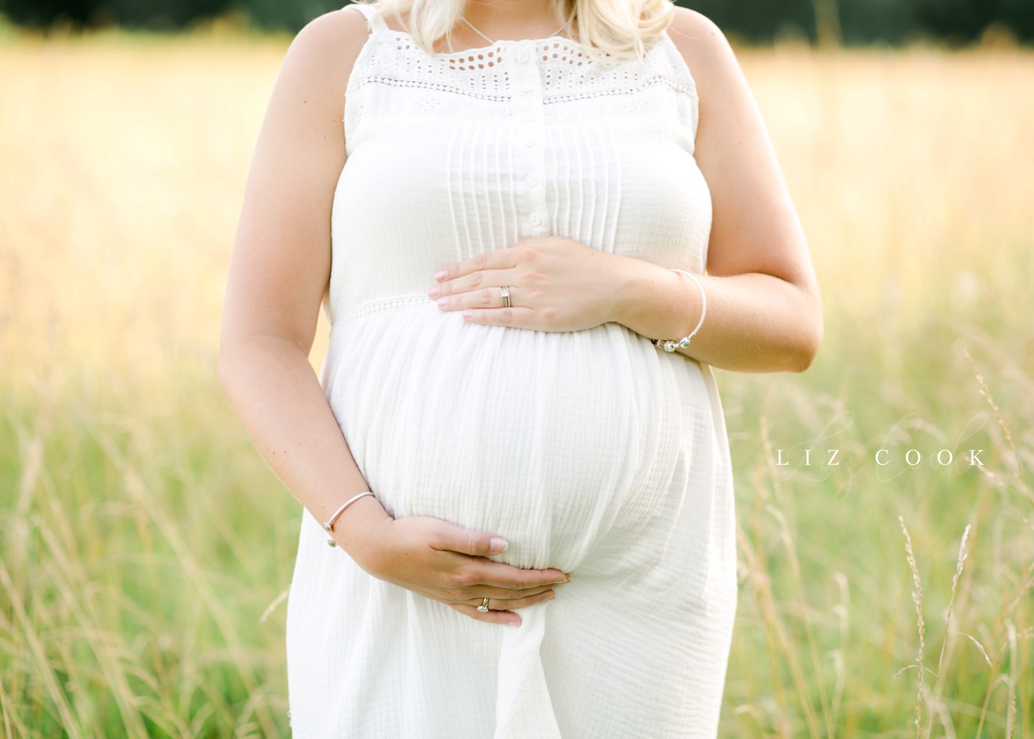 Lynchburg-Virginia-Maternity-Pictures-in-a-Field-Forest-Virginia-Photos-009.JPG