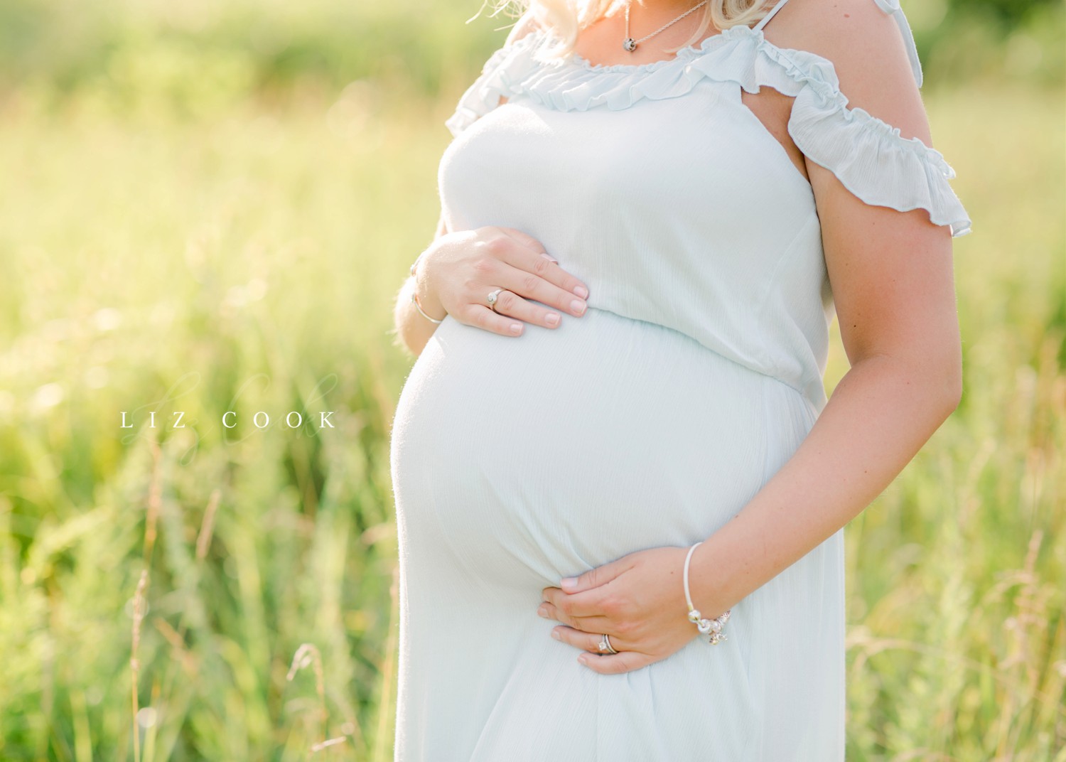 Lynchburg-Virginia-Maternity-Pictures-in-a-Field-Forest-Virginia-Photos-011.JPG