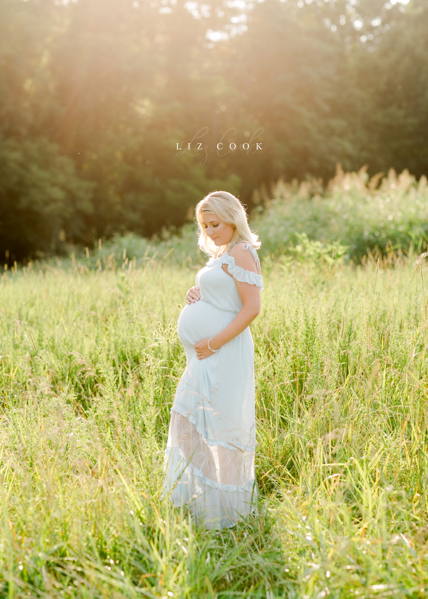 Lynchburg-Virginia-Maternity-Pictures-in-a-Field-Forest-Virginia-Photos-012.JPG