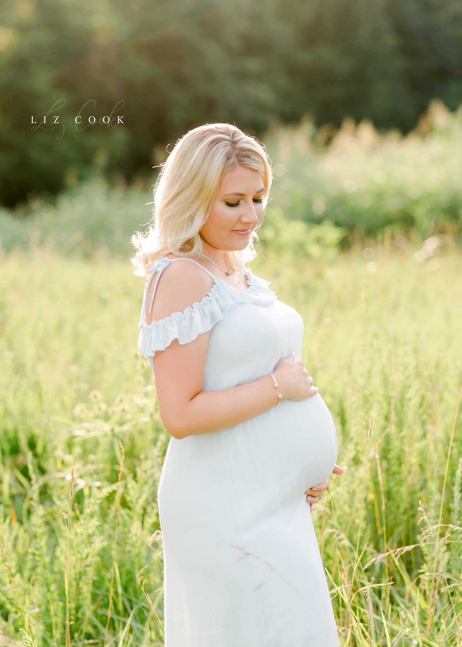 Lynchburg-Virginia-Maternity-Pictures-in-a-Field-Forest-Virginia-Photos-017.JPG
