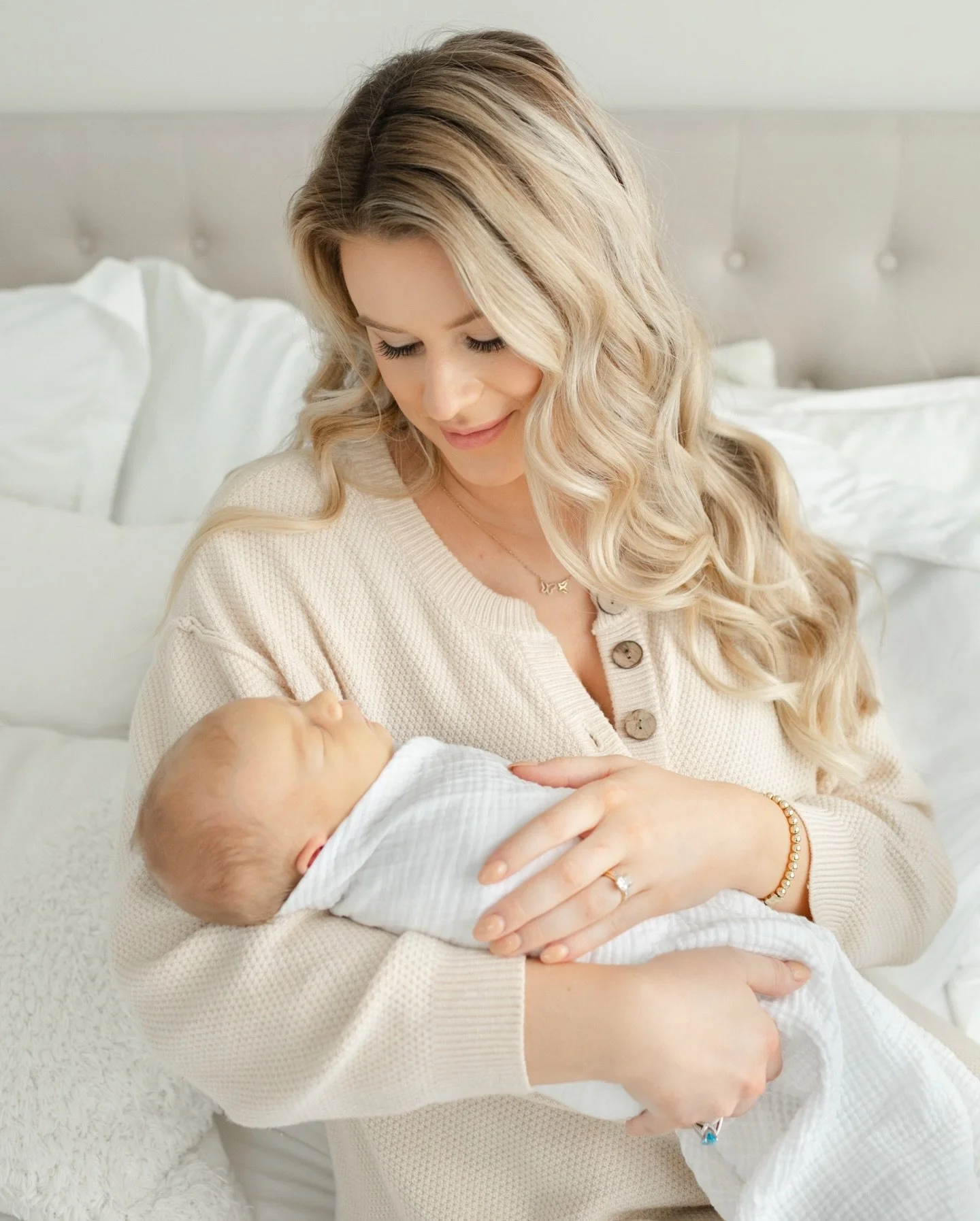 Bringing out an absolute favorite session from the archives! I don&rsquo;t often use props, so make sure you scroll to the end to see what this family prioritized for their session! 

Baby A was such a sweet and easy little model for his newborn port