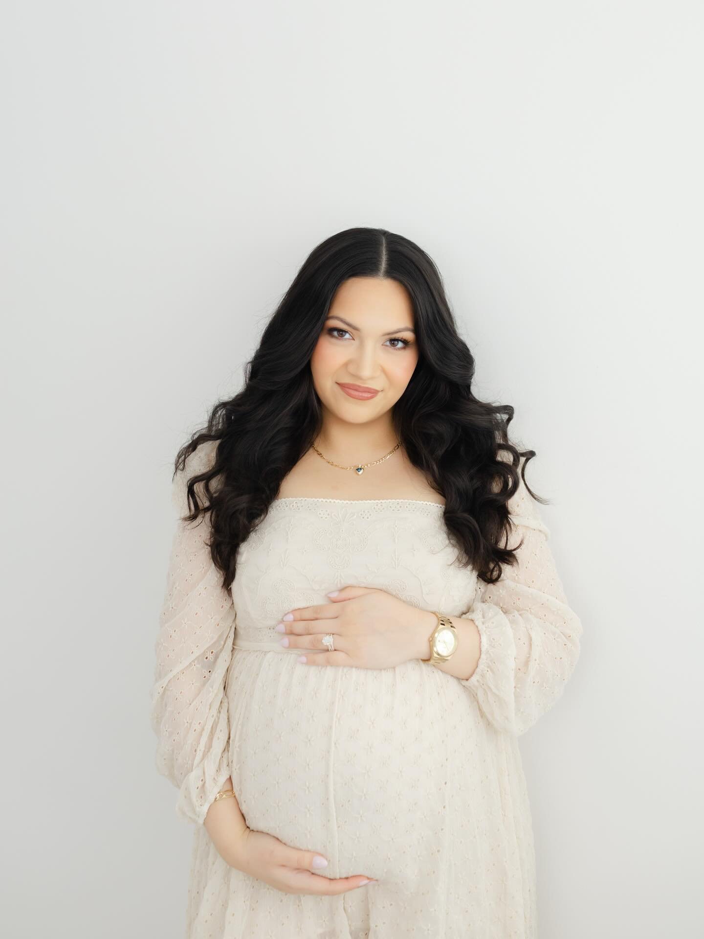 COMPLETELY obsessed with how today&rsquo;s maternity session came out! Big thanks to R &amp; A for their patience as I played with new lights to really nail our vision. Keep scrolling to see something ✨new✨ from the studio! So happy with this differe