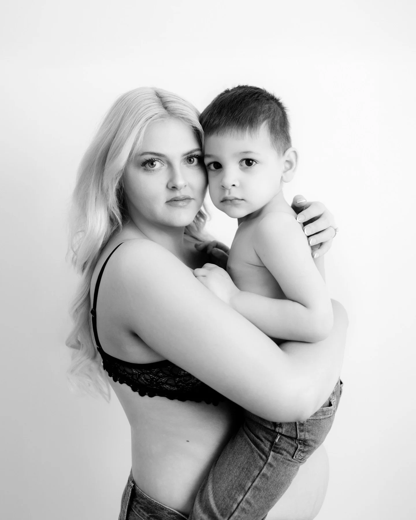 Completely obsessed with this maternity session for the B family!! 🫶🏼

Big brother is adorably excited to meet his little baby which made him more than happy to oblige for pictures &ldquo;with the baby.&rdquo; I am so looking forward to their newbo