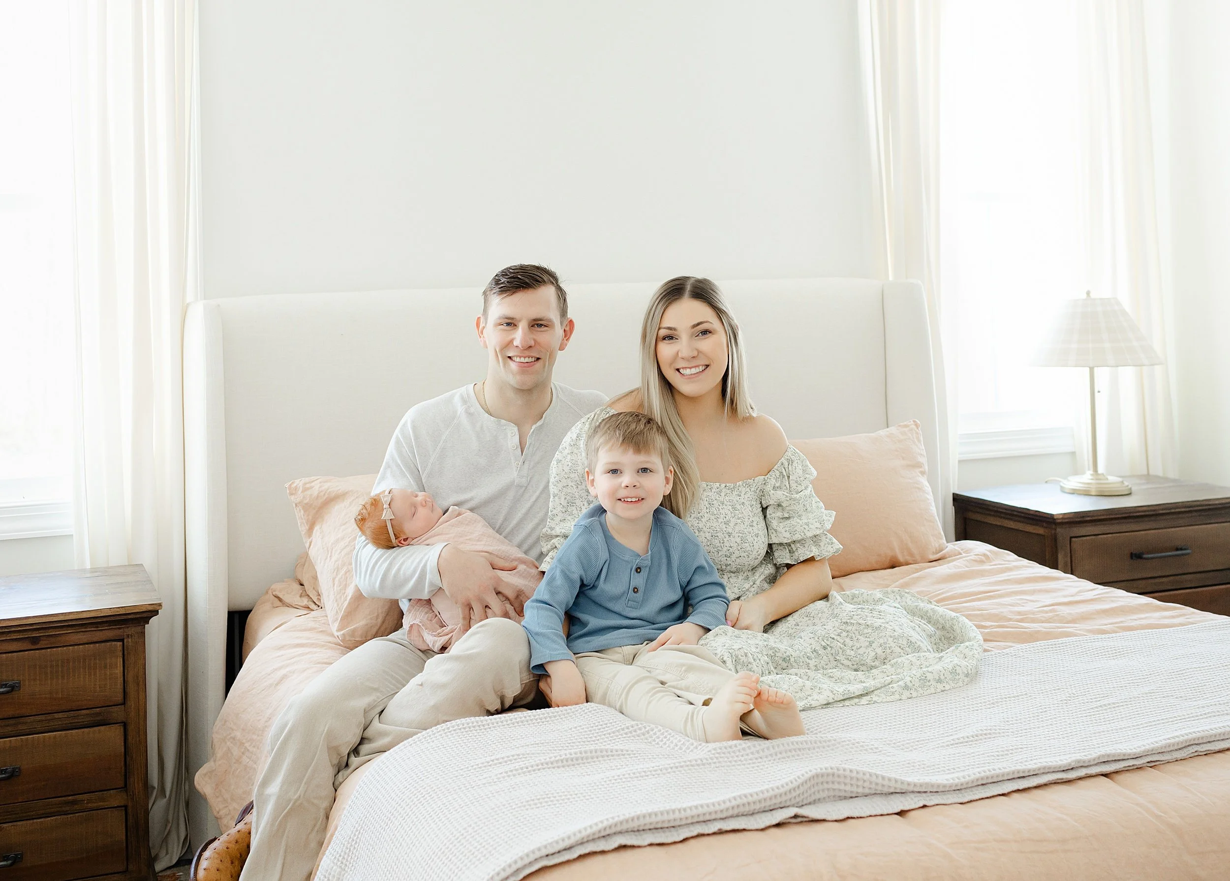 Amherst-Virginia-Lifestyle-Newborn-Photography-Pictures-Liz-Cook-Photography-In-Home_0004.jpg