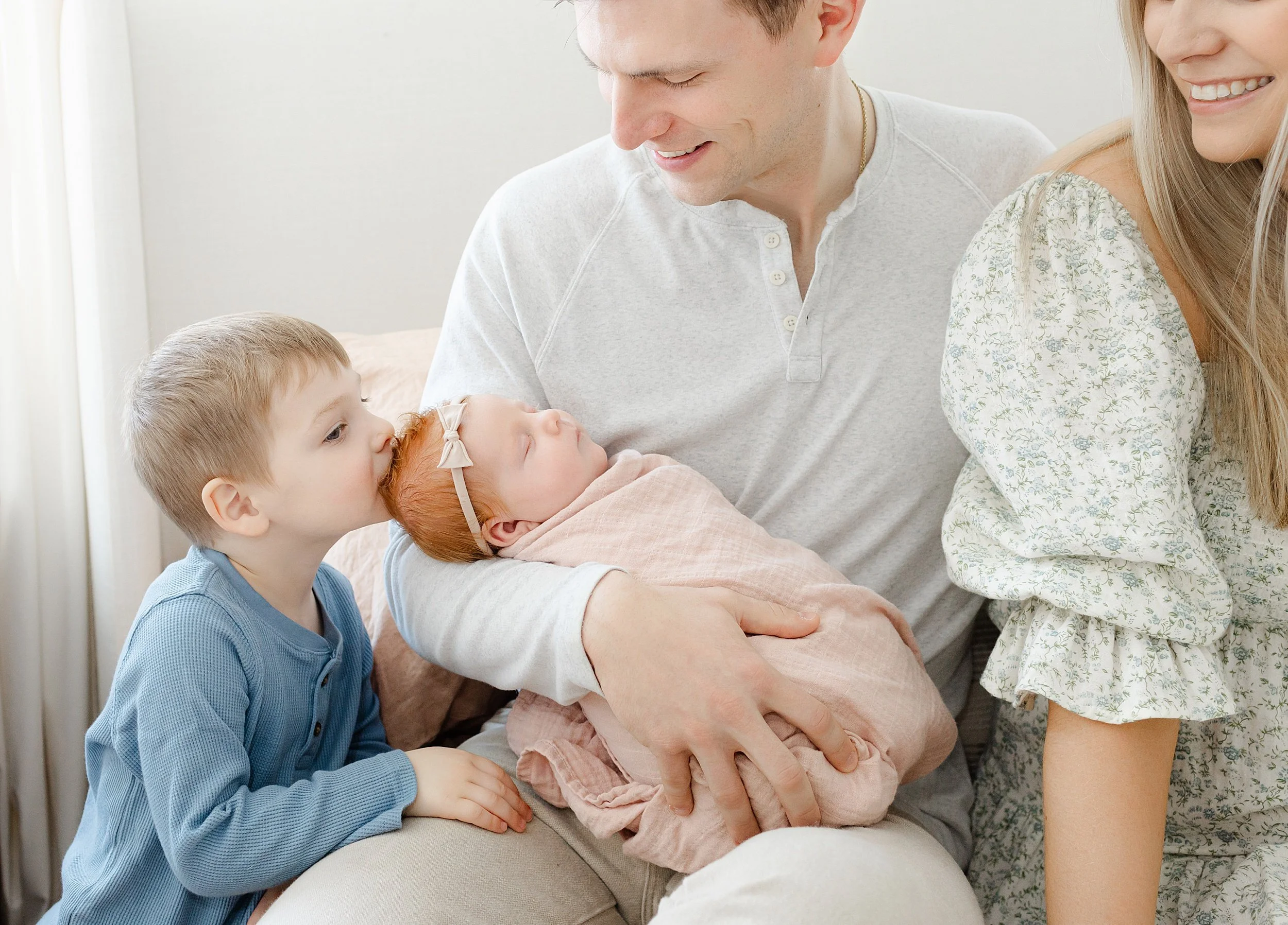 Amherst-Virginia-Lifestyle-Newborn-Photography-Pictures-Liz-Cook-Photography-In-Home_0005.jpg