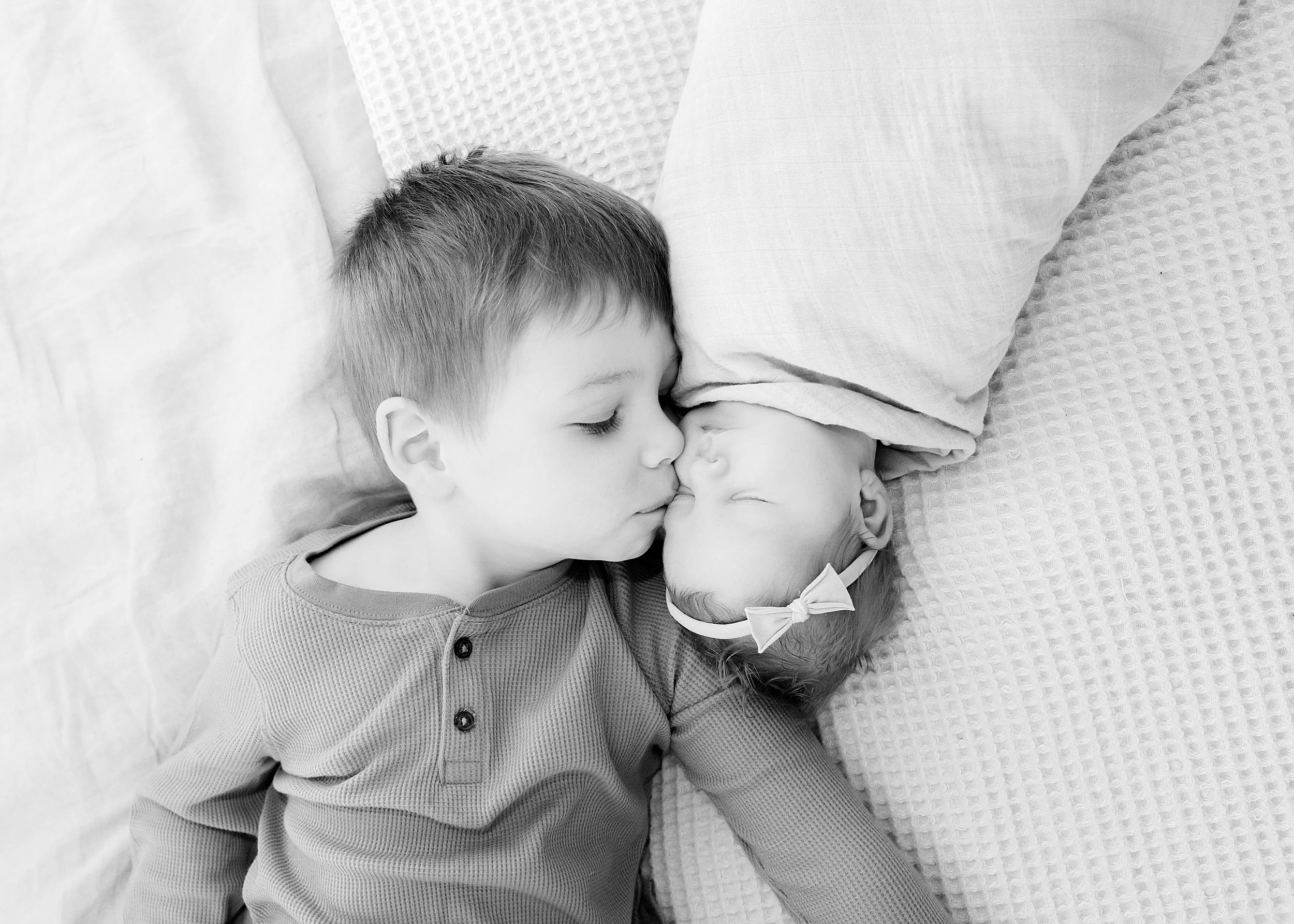 Amherst-Virginia-Lifestyle-Newborn-Photography-Pictures-Liz-Cook-Photography-In-Home_0006.jpg