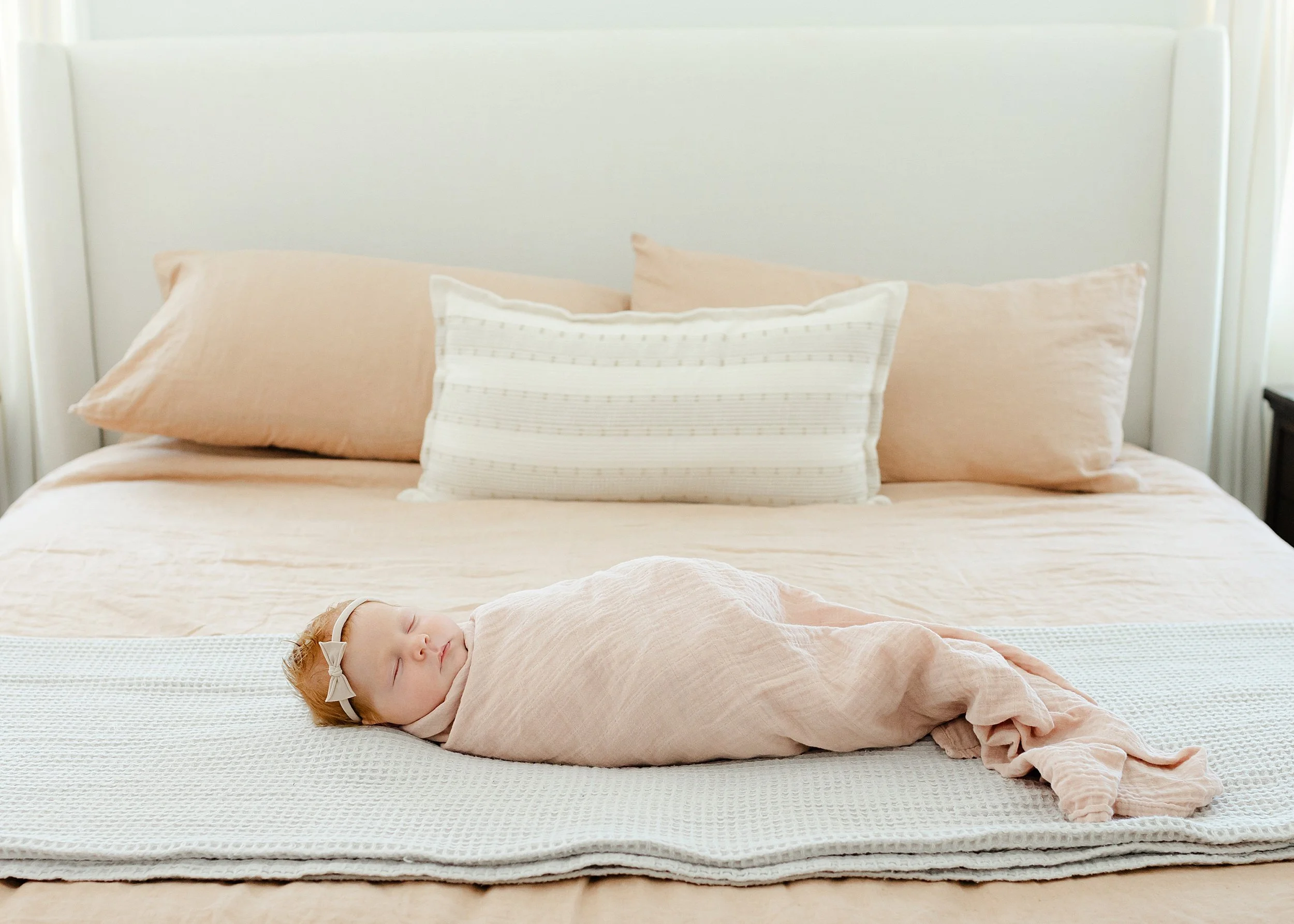 Amherst-Virginia-Lifestyle-Newborn-Photography-Pictures-Liz-Cook-Photography-In-Home_0008.jpg