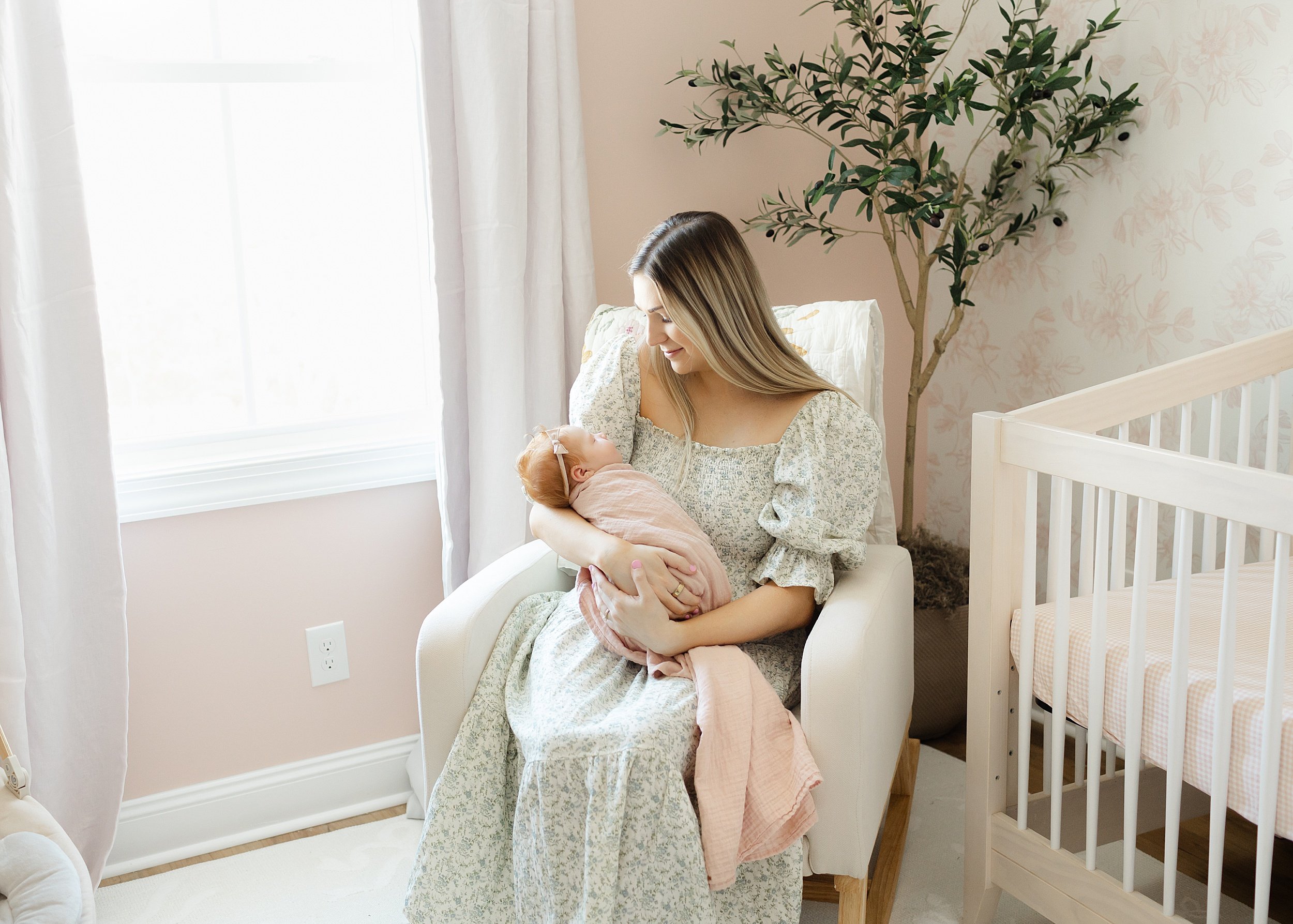 Amherst-Virginia-Lifestyle-Newborn-Photography-Pictures-Liz-Cook-Photography-In-Home_0017.jpg