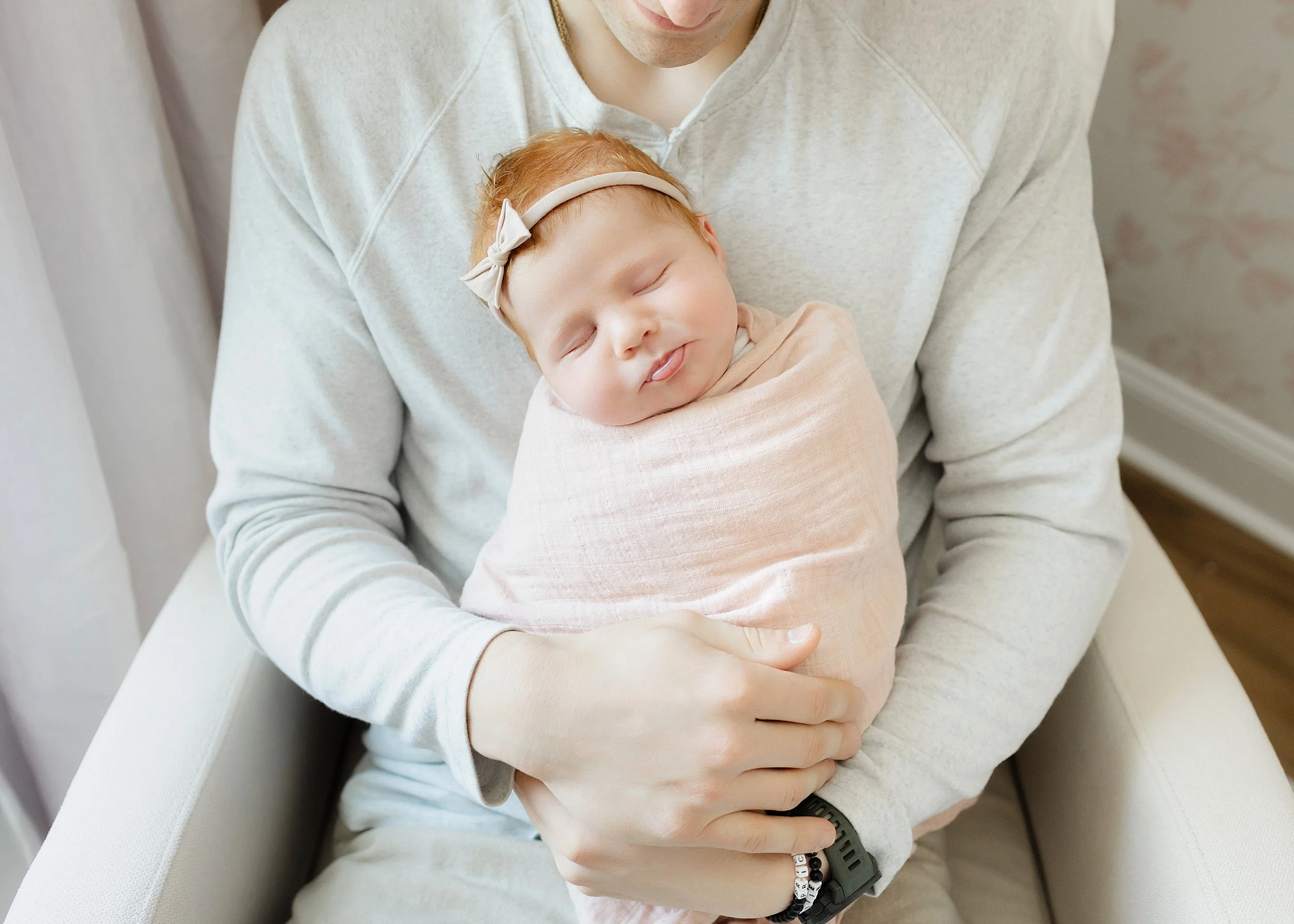 Amherst-Virginia-Lifestyle-Newborn-Photography-Pictures-Liz-Cook-Photography-In-Home_0018.jpg