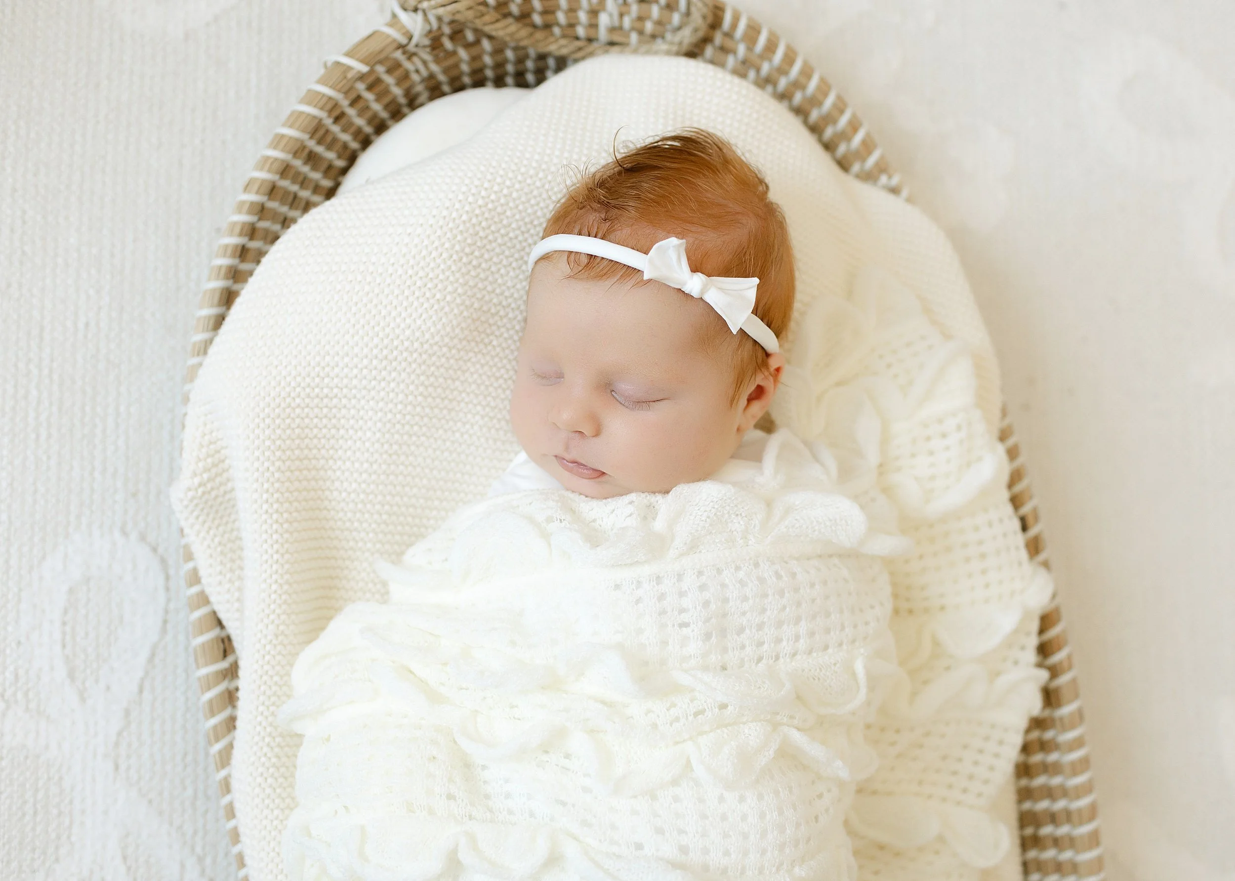 Amherst-Virginia-Lifestyle-Newborn-Photography-Pictures-Liz-Cook-Photography-In-Home_0022.jpg