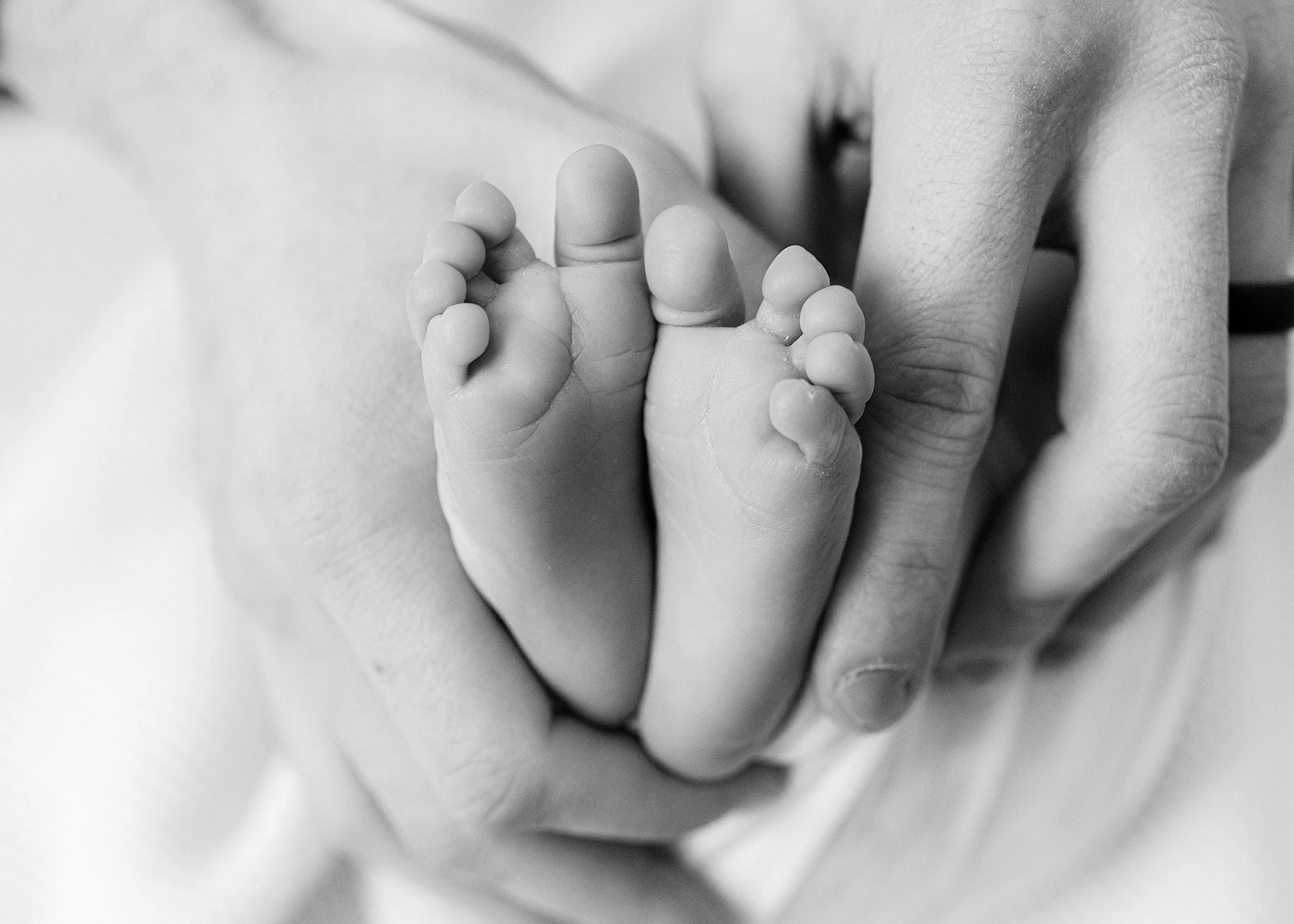 Amherst-Virginia-Lifestyle-Newborn-Photography-Pictures-Liz-Cook-Photography-In-Home_0024.jpg