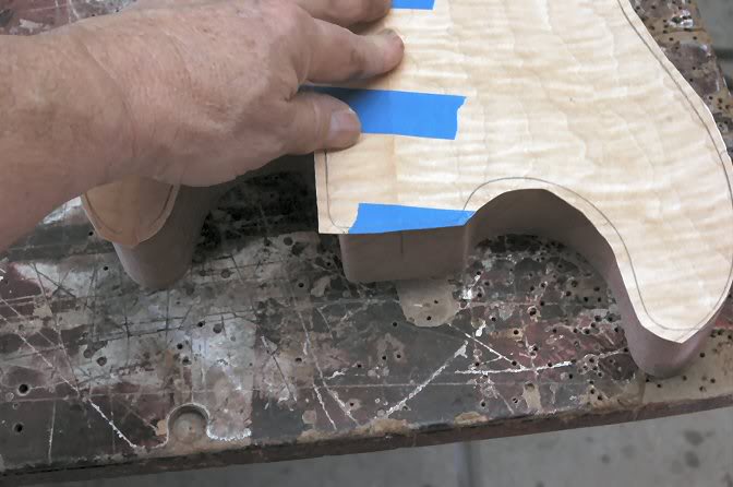 Now even consistent pressure is necessary. You can use vacuum presses, plastic bags and a vacuum cleaner… or clamps….