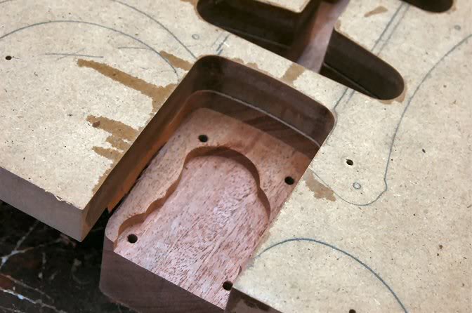 So now I rout the neck pocket. I do this in 2 steps, so I’m not forcing the router to take too much of a bite in one pass.