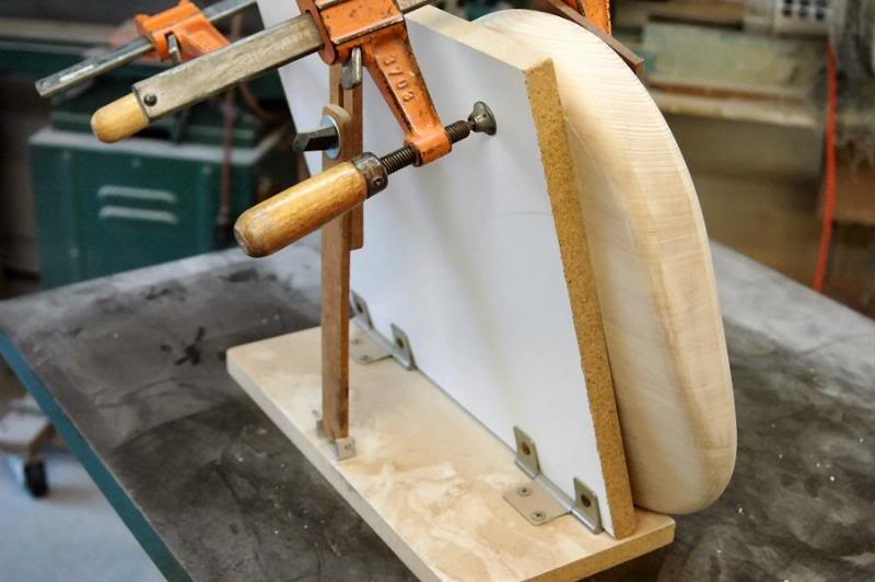  There are 2 ways to finish the contour, one is with a spindle sander. I have made a jig to hold the body at the correct angle. This is the quick easy way. 