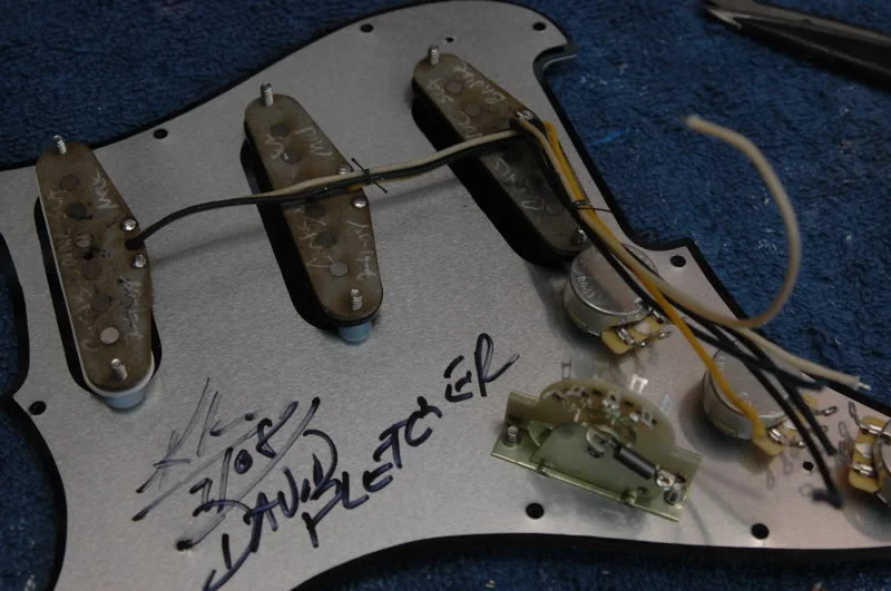 Now I continue the wiring… keeping all nice and neat.