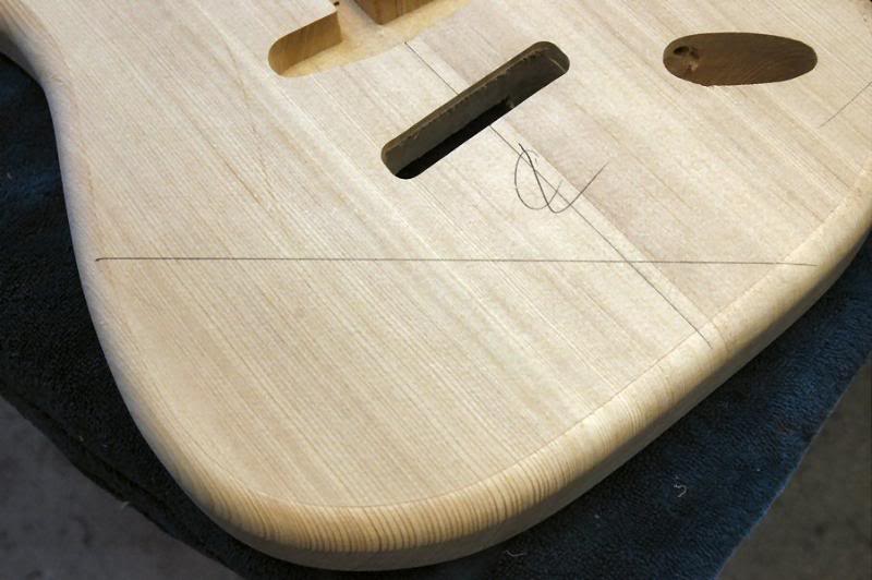  The vintage  S-type had much more pronounced contours than those seen on many guitars today, the arm contour extended well below the centerline. I draw a diagonal line as a guide, 