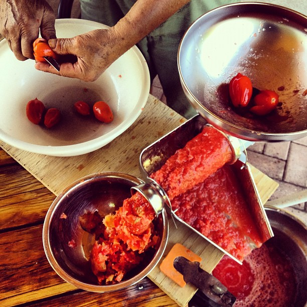 Crushing tomatoes