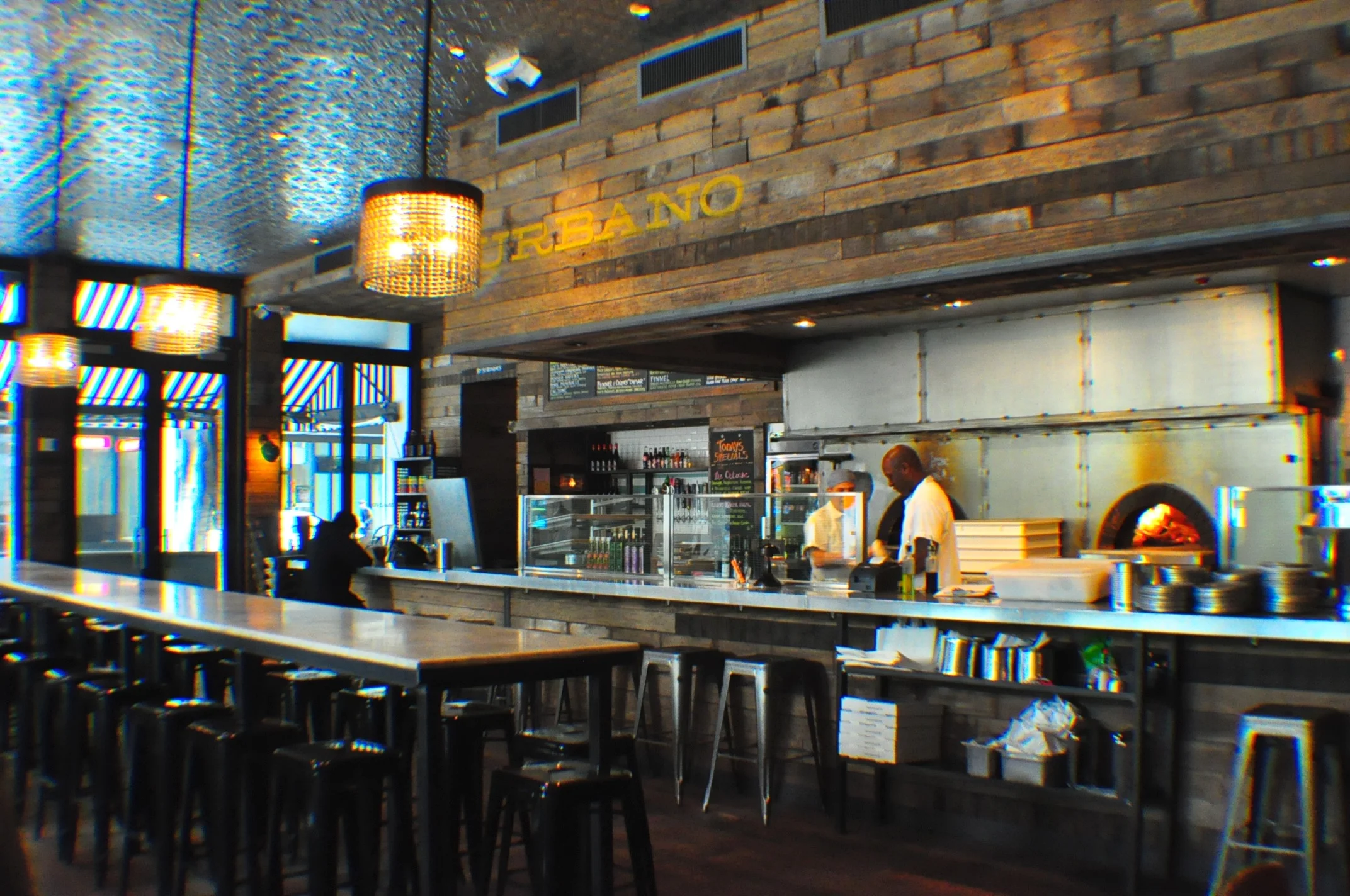 Urbano Pizza Bar 2012 (4).JPG