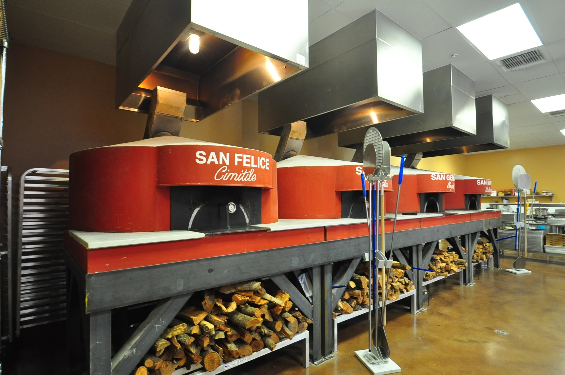 DesanoPizzaBakery 2013 (4).JPG