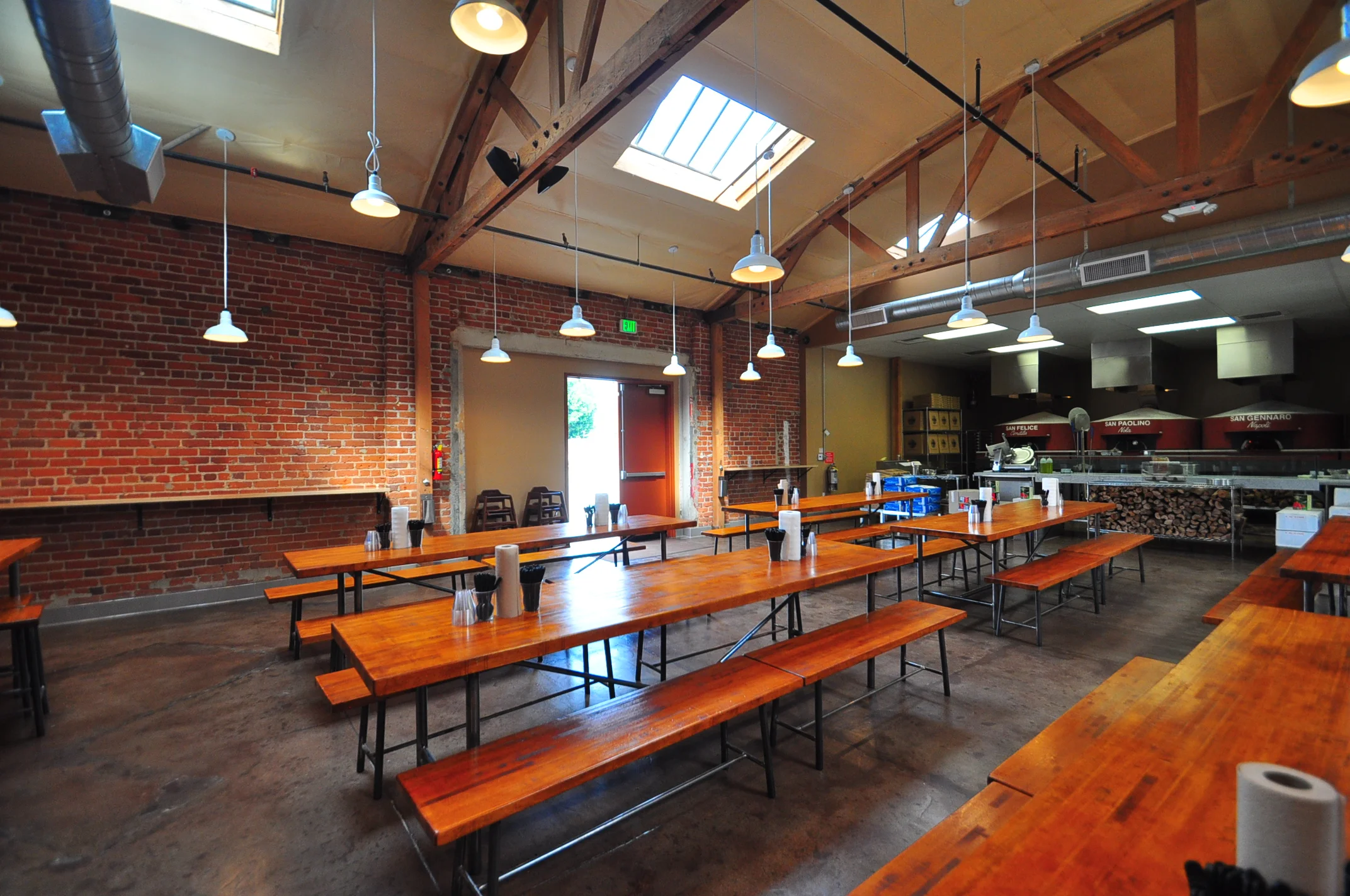 DesanoPizzaBakery 2013 (8).JPG