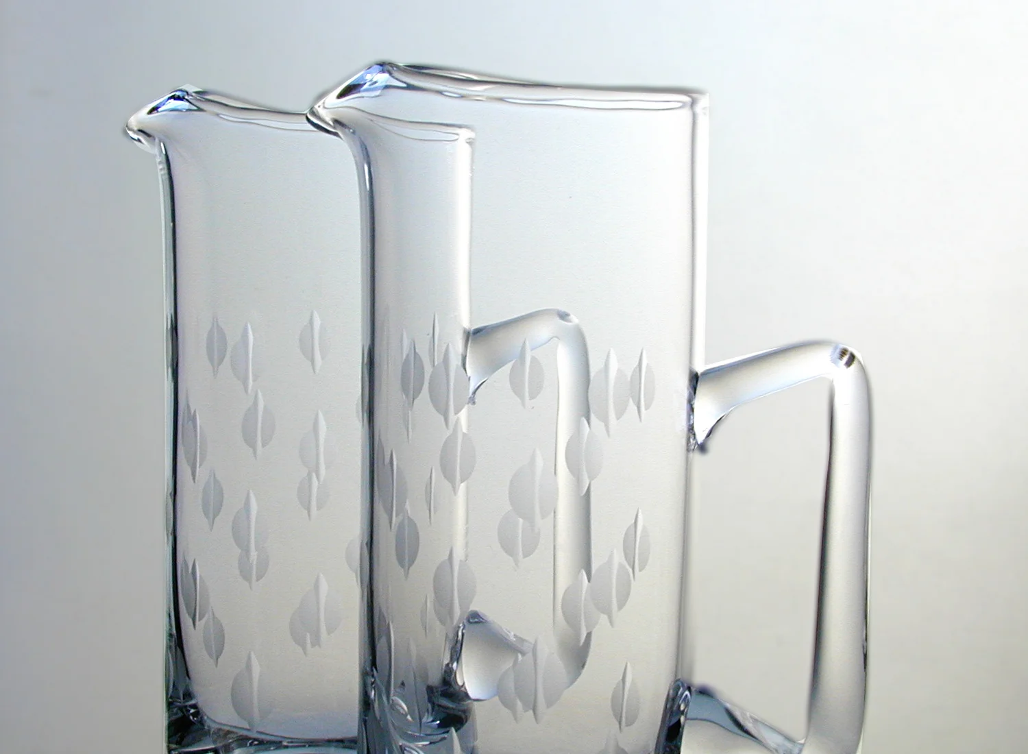 2kissjugs.jpg