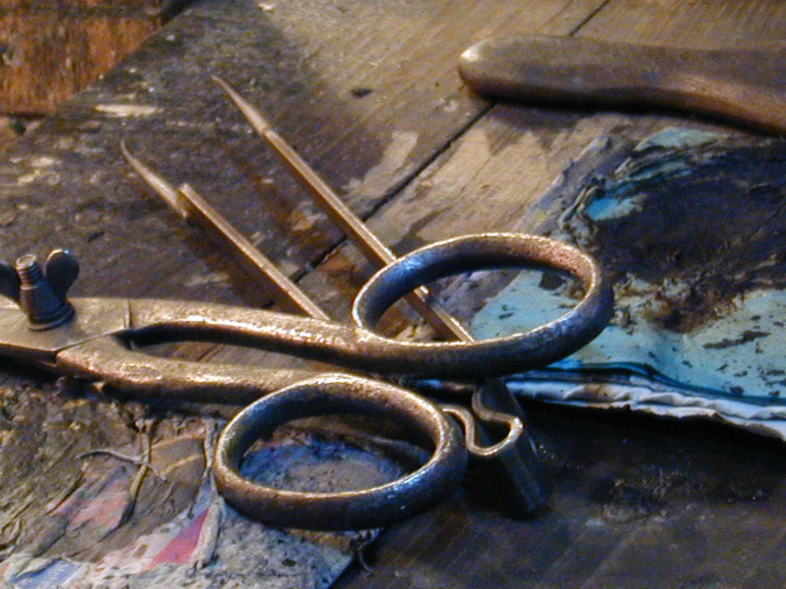 Glass making tools used in the glass blowing courses at eirian studio glass in Hay on wye.