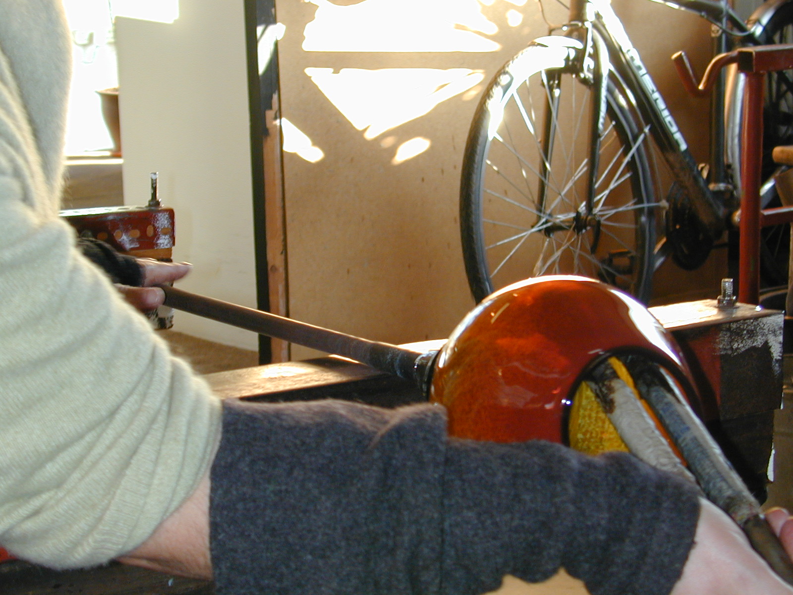 Shaping a glass bowl with paper jacks