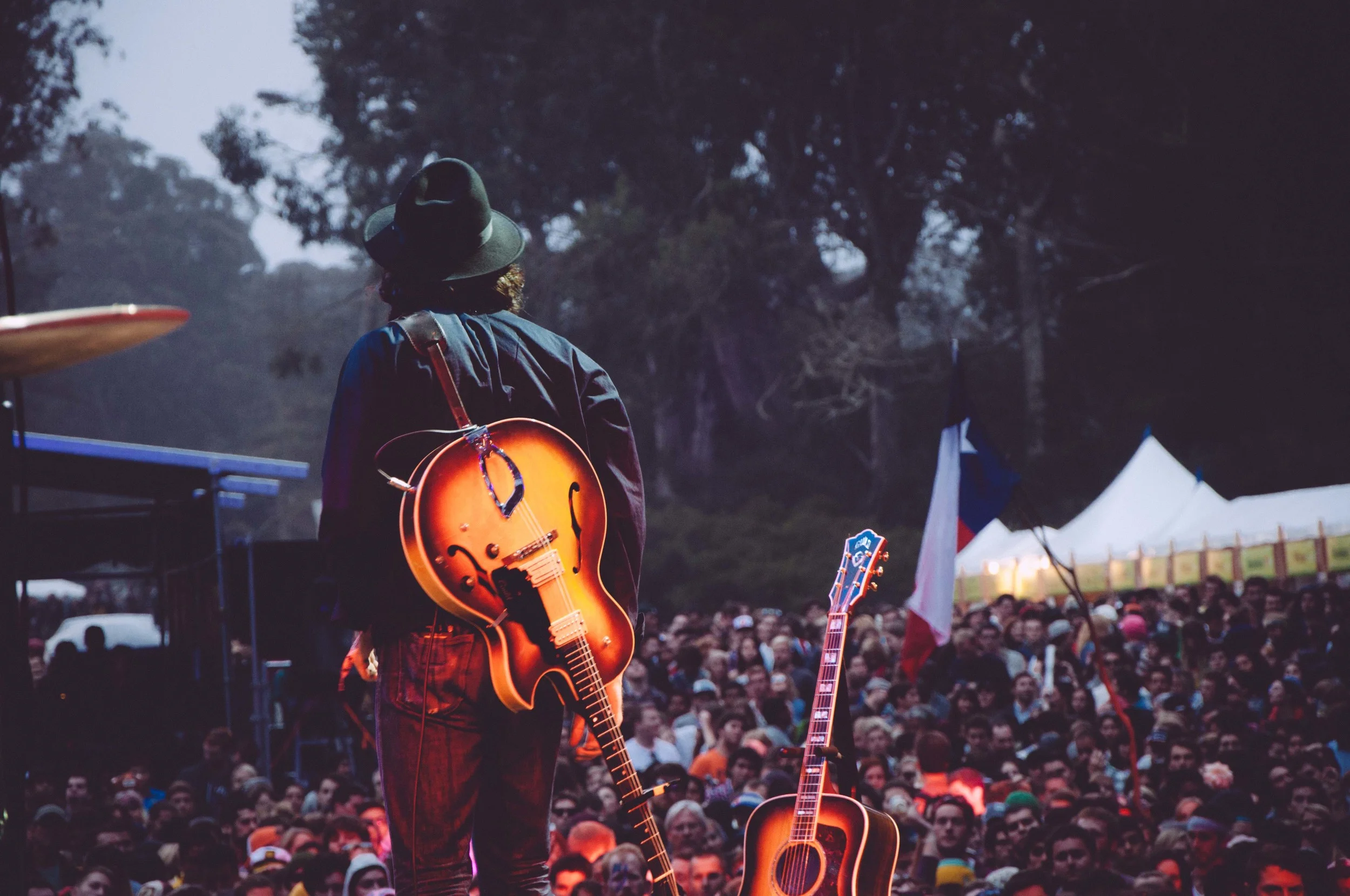 THE HEAD & THE HEART LOCATION : OUTSIDE LANDS 2013 - SUTRO STAGE - San Francisco, CALIFORNIA DATE : Saturday, August 10th, 2013 The Head & the Heart website The Head & the Heart//Outside Lands stop motion A HUUUUUUGE thanks to my buddies, The Head and the Heart , for hooking it up with the Outside Lands artist pass & letting me photograph them & everything else at Outside Lands 2013 which can be found here .